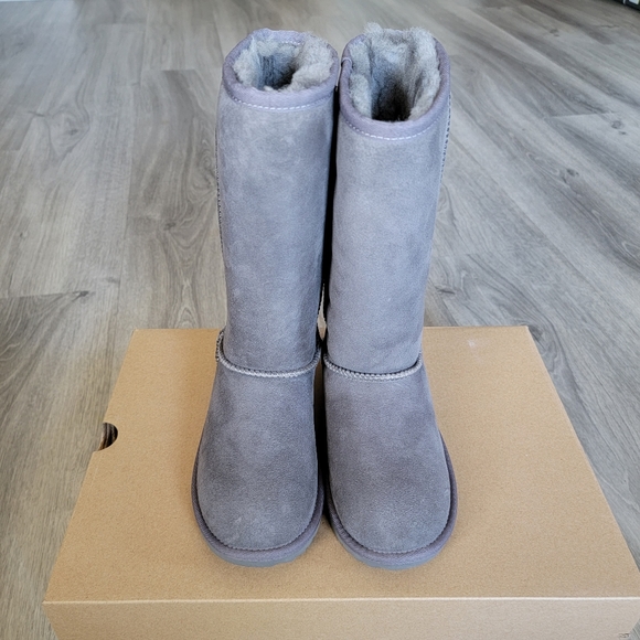 UGG Kids Classic Tall II Suede Boot - Picture 3 of 10